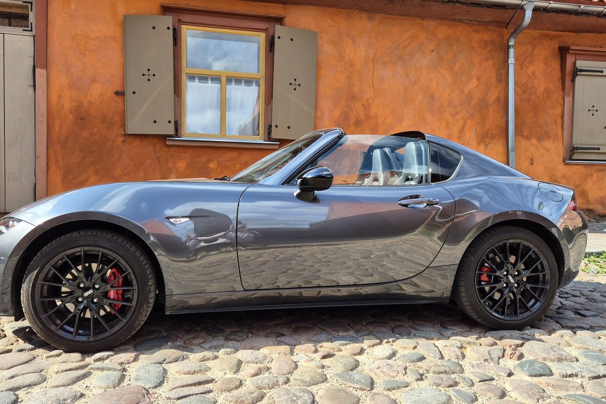 Käed roolile: rotster Mazda MX-5 RF - külmaks ei jäta see kedagi