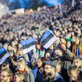VAATA TÄISPIKKUSES: Öölaulupidu! Tuhanded tudengid kogunesid Tartu Lauluväljakule, et üheskoos laulda