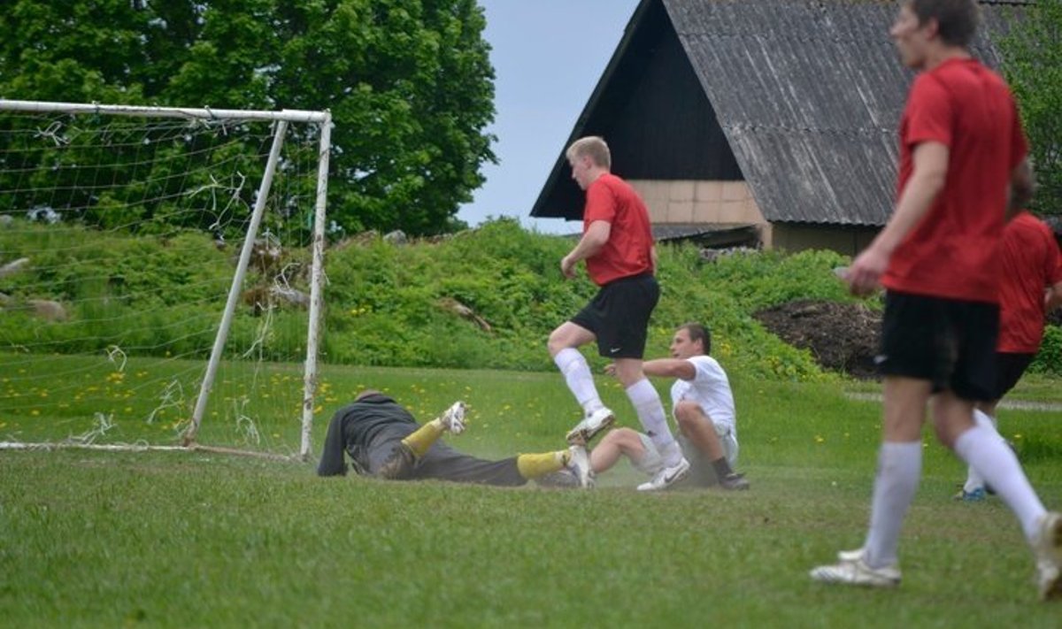 Tori Põrgulised vs FC Audru 2011. aasta hooajal.
