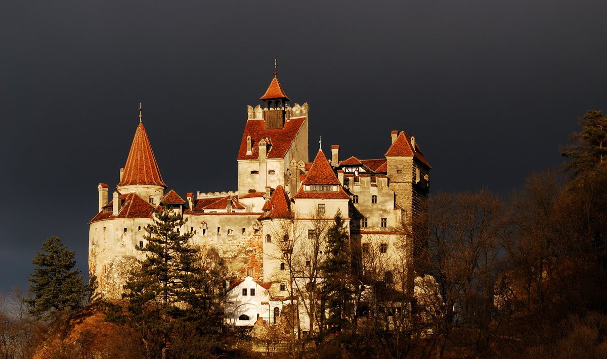 KUULSAIM KINNISVARA RUMEENIAS: Dracula loss Brani külas, mis investoritele tehtud hinnangu kohaselt olla „palju kaunim“ kui lähedalasuv Rasnovi küla, kuhu ostsid maid eestlased.