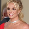 KUUMAD KAADRID | Britney Spears heitis riided seljast: kuuma rannabeibe ainsaks aksessuaariks oli kauboimüts!