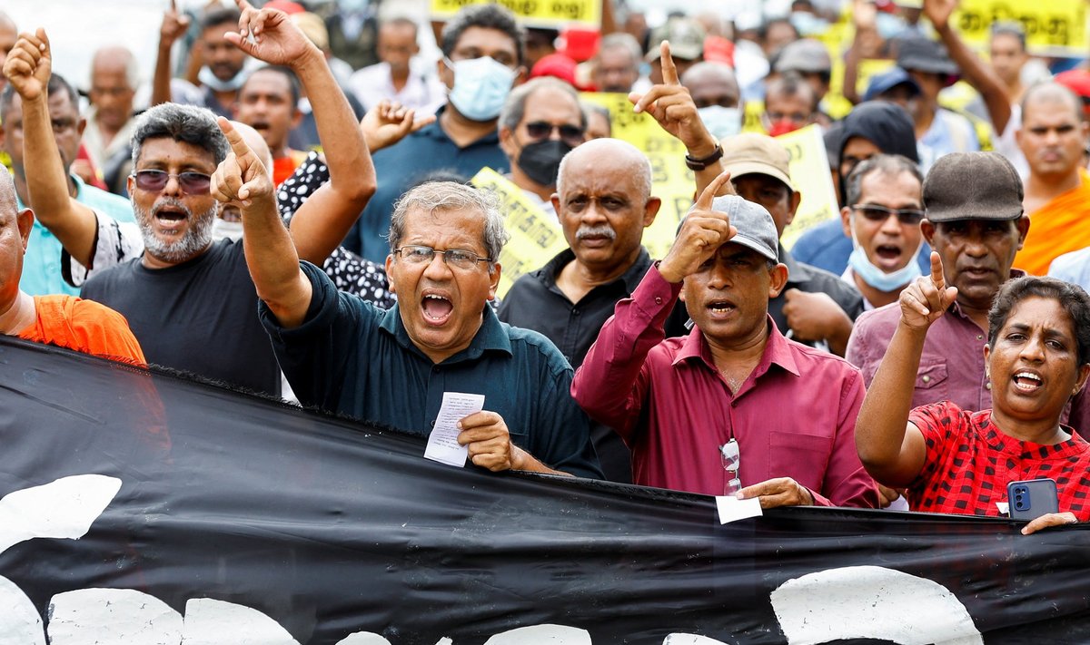 Vihased inimesed olid ka sel nädalal Sri Lanka pealinna Colombo tänavatel ning protestisid riigi vaesusse lükanud otsuste vastu. 