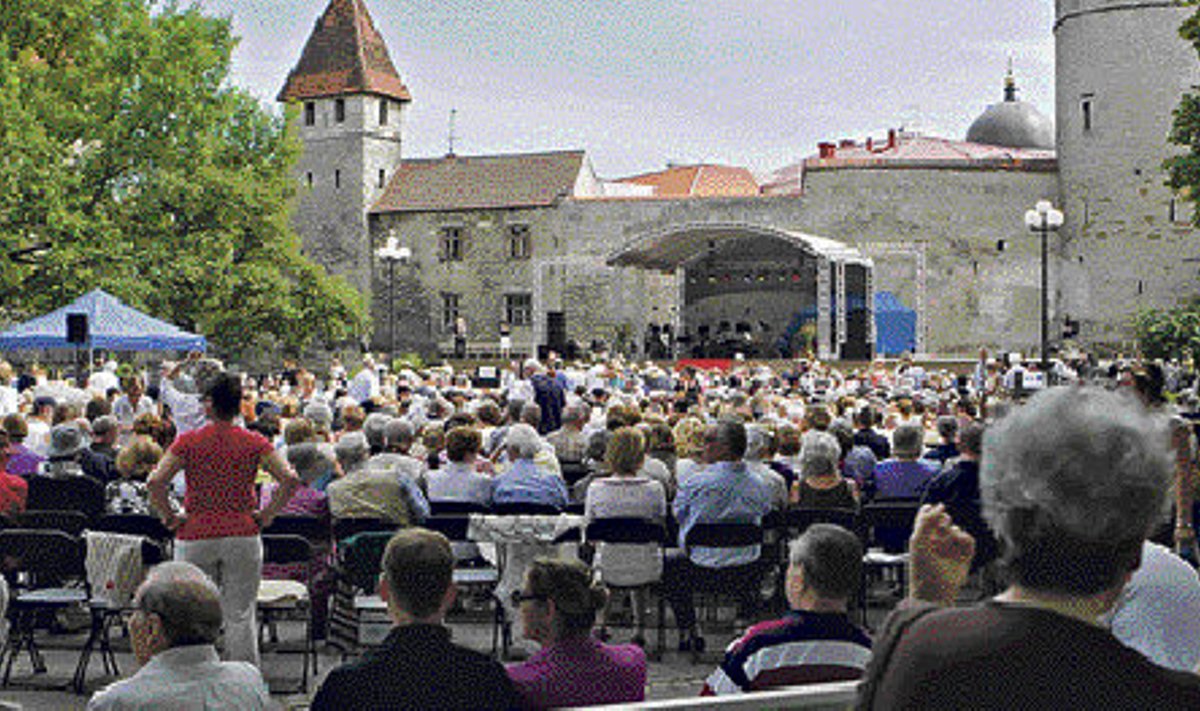 Viini filharmoonikute kammerkoosseis esines 9. juulil Tornide väljakul.