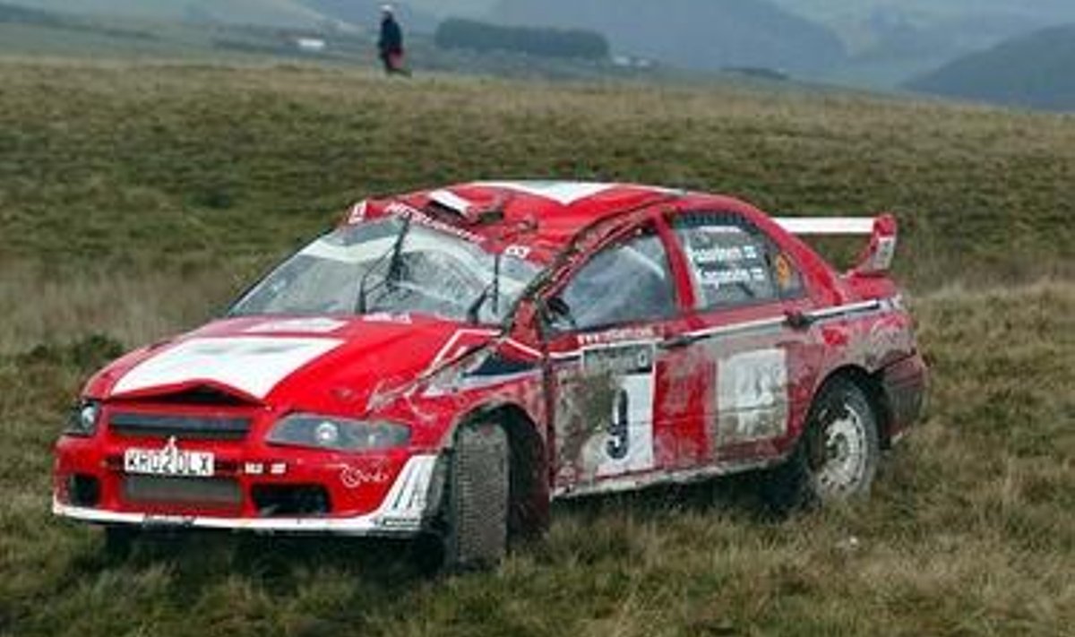 Jani Paasoneni auto pärast Suurbritannia rallil toimunud väljasõitu