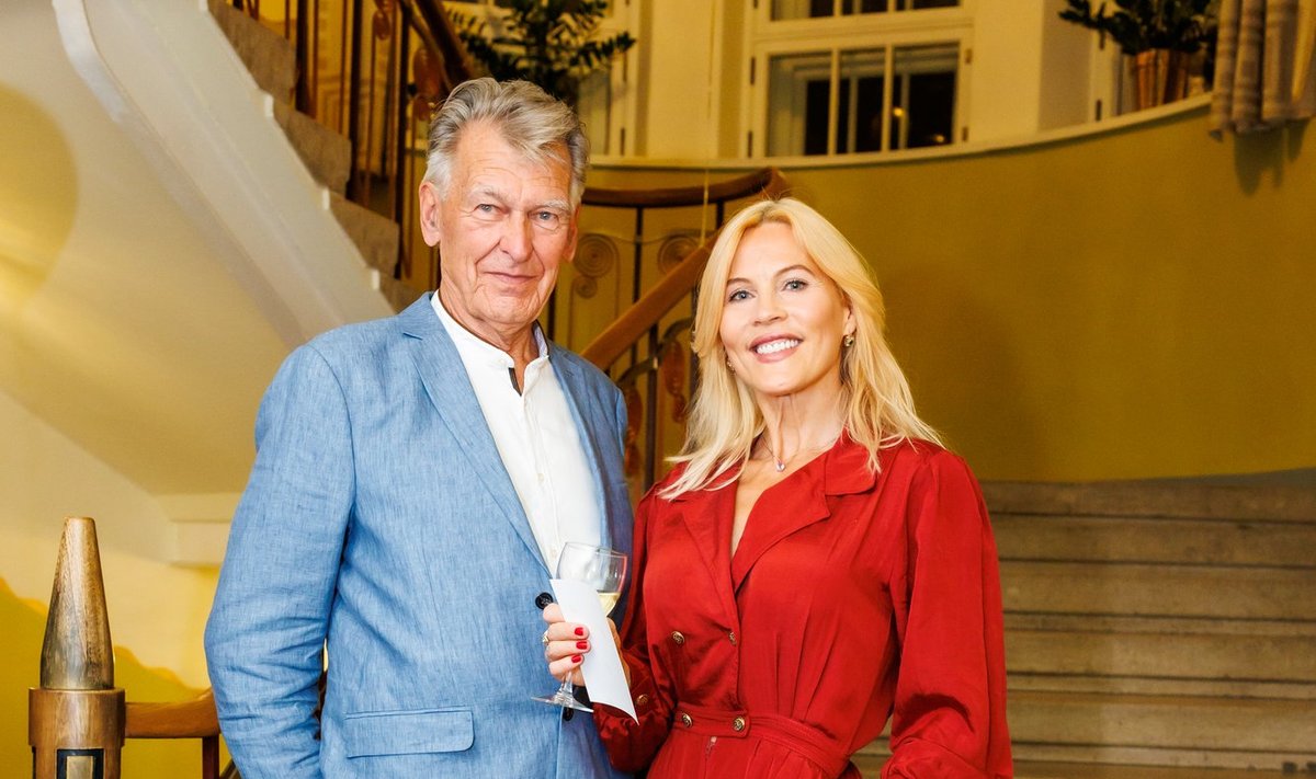 KOOS Inga Kaare ja Jaan Manitski veetsid teineteise käevangus romantiliselt aega ka teisipäeva õhtul Eesti Draamateatris Mait Malmstenile tema 50. sünnipäeva puhul korraldatud üllatuspeol.
