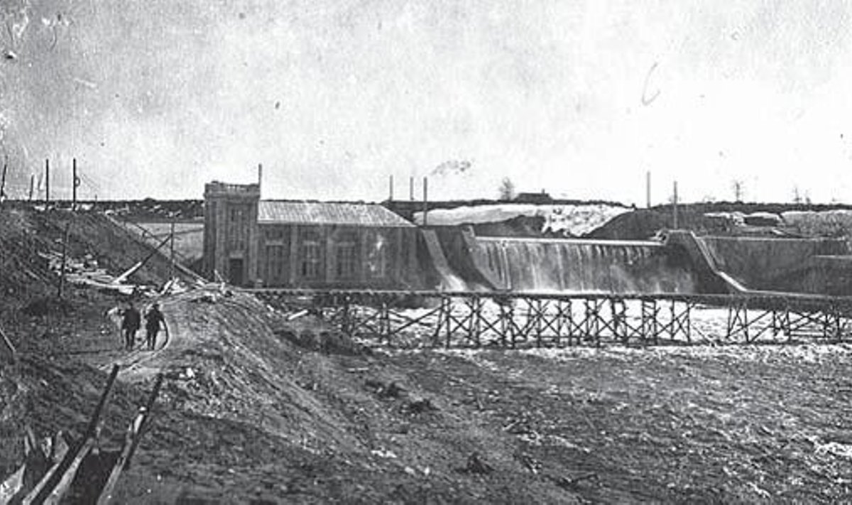Ehitustöid alustati 1922. aastal ning elektrit hakkas jaam tootma 17. aprillil 1924. aastal.