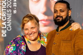 FOTOD | Uhke! Anna Hintsi ja tema elukaaslase Tushar Prakashi lühimängufilm „Sannapäiv“ esilinastus Cannes’i filmifestivalil täismajale