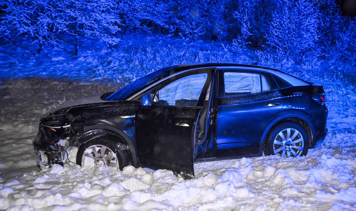Viljandimaal põrkasid kokku kaks autot
