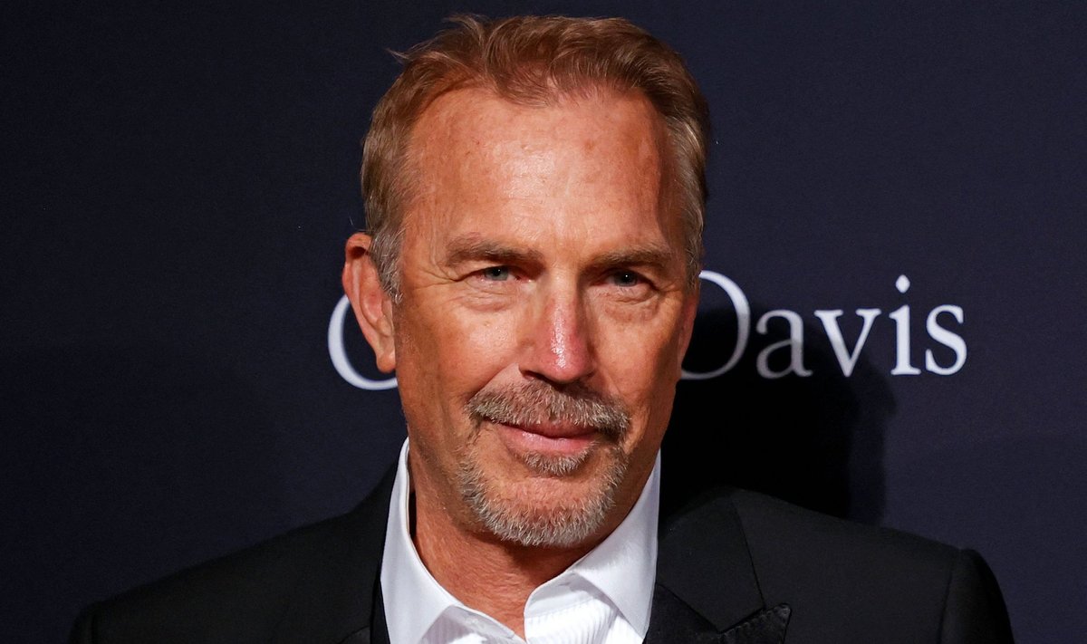 Clive Davis' pre-Grammy party - Arrivals