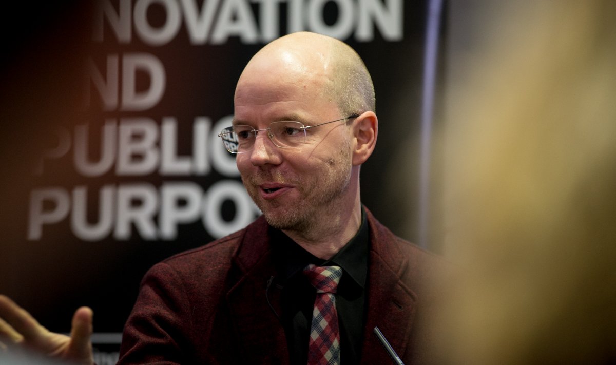 TEHISINTELLEKT ÄHVARDAB VALGEKRAESID: „Kui me paar aastat tagasi arvasime, et AI kaotab kassapidajate või liinitöötajate töökohti, siis nüüd näeme, et see võib olla väga laastav hoopis valgekraedele,“ tõdeb innovatsiooniprofessor Rainer Kattel.