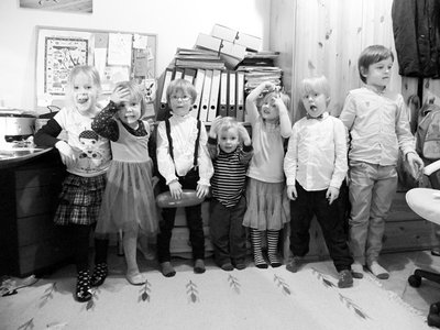 Meil on sõpruskond (kooliaegne kursus), kes igal Eesti Vabariigi sünnipäeval kokku saab. Algselt olime ainult meie, kuid nüüd ligi kümmekond aastat hiljem on meie kampa lisandunud ka meie lapsed.