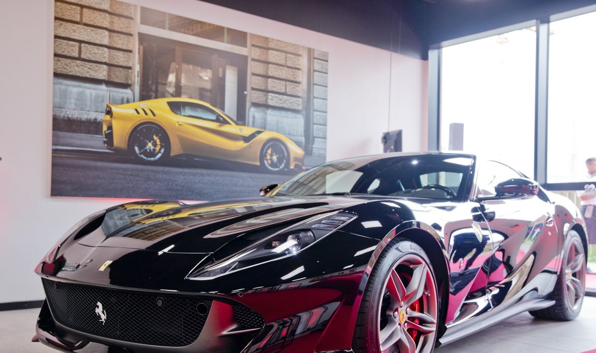 Ka see Ferrari Tallinna esindussalongi avamisel näidatud mudel 812 Superfast müüdi ära. (Foto: Luxury Collection)