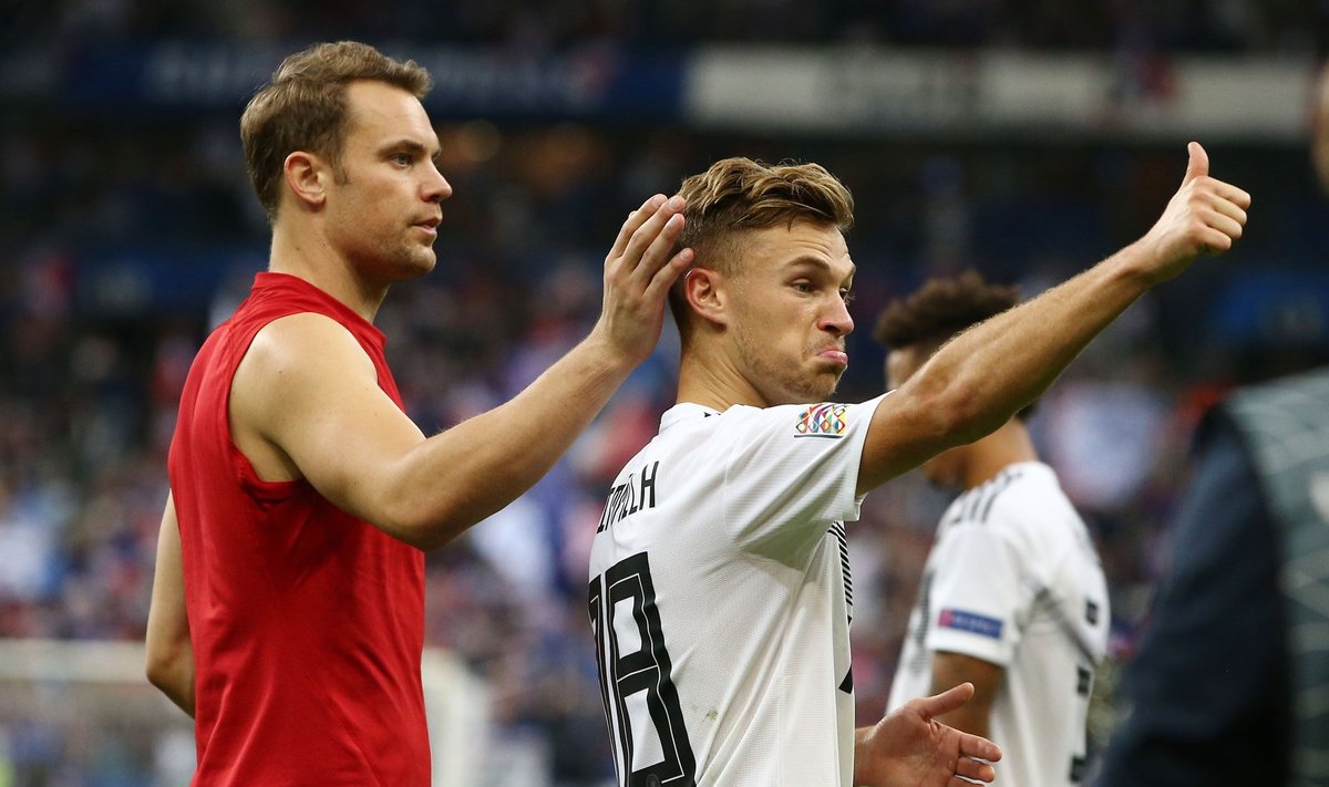 Väravavahti Manuel Neuerit (vasakul) peetakse Saksamaa koondise üheks probleemiks. 23-aastane Joshua Kimmich peaks olema üks sakslaste uuest tuumikust.