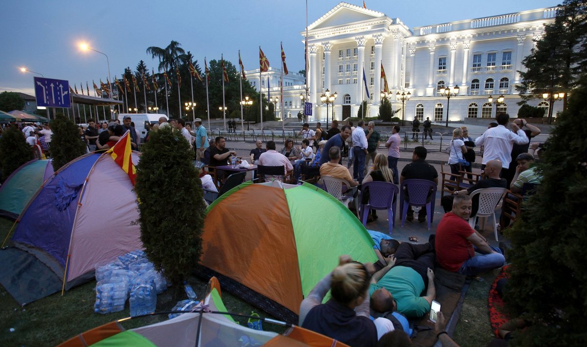 Opositsiooni telklaager Skopjes valitsushoone juures. Nõutakse peaminister Nikola Gruevski tagasiastumist ja uute valimiste korraldamist.