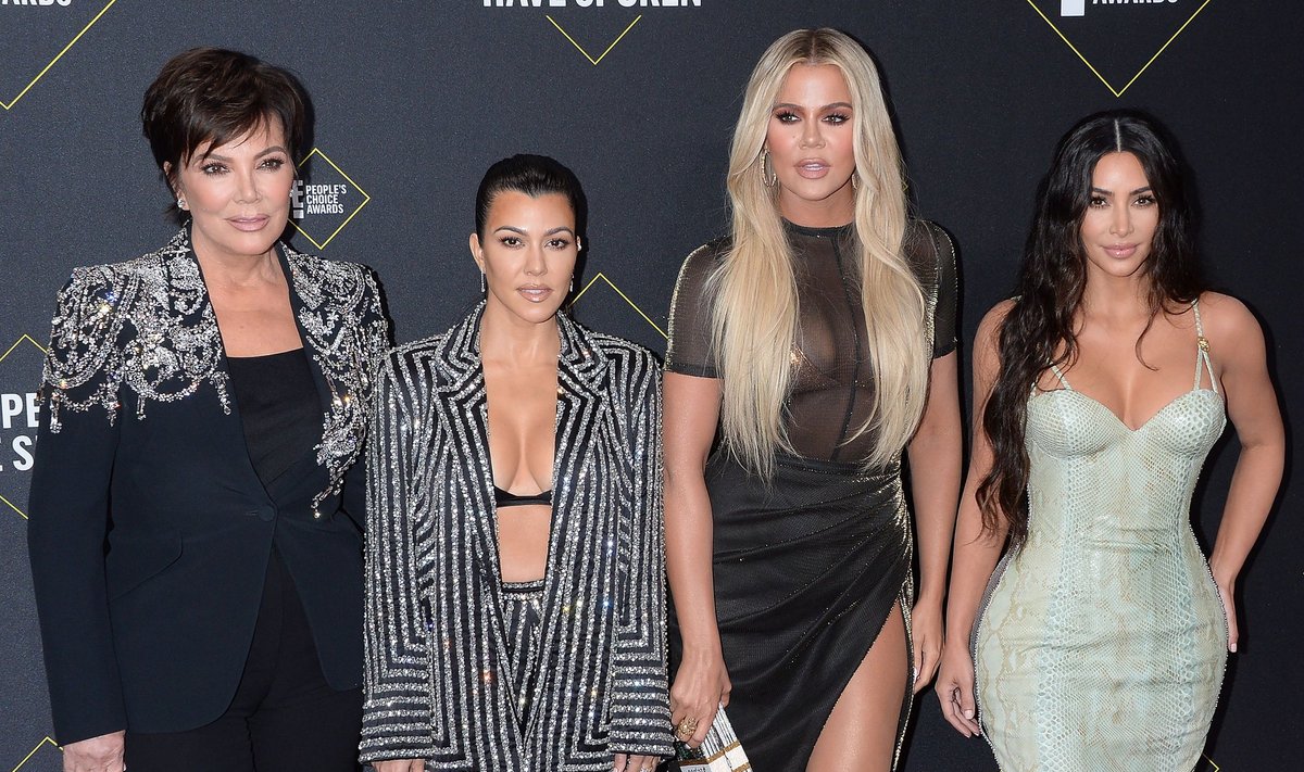 Kuulsa perekonna matriarh Kris Jenner (vasakul) koos tütarde Kourtney, Khloe ja Kimiga.