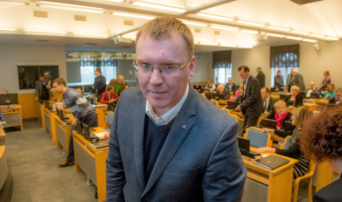 Hanno Mattol jäi enne koha kaotamist veel Tallinna linnavolikogu kõnepulti minna ja öelda, et umbusaldus kesk­erakondlastelt on üksnes tunnustus tema tööle revisjonikomisjonis.