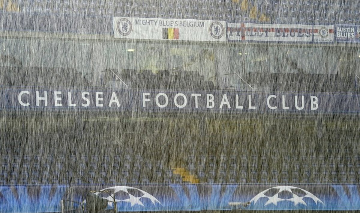 Chelsea staadionil kallas eile Benfica treeningu ajal vihma.