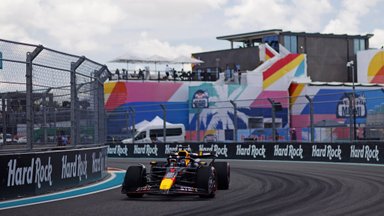 Miami GP sprindisõitu alustab esikohalt Verstappen, Mercedesed põrusid