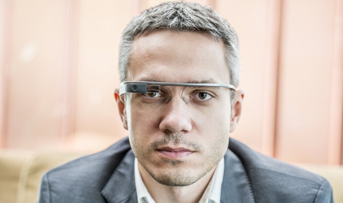 Ärge ehmuge, kui näete Andrei Korobeinikut veidrate prillidega. See on tegelikult arvuti, Google Glass.