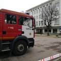 ФОТО: Саперы проверили подозрительный предмет перед зданием Нарвского горсобрания