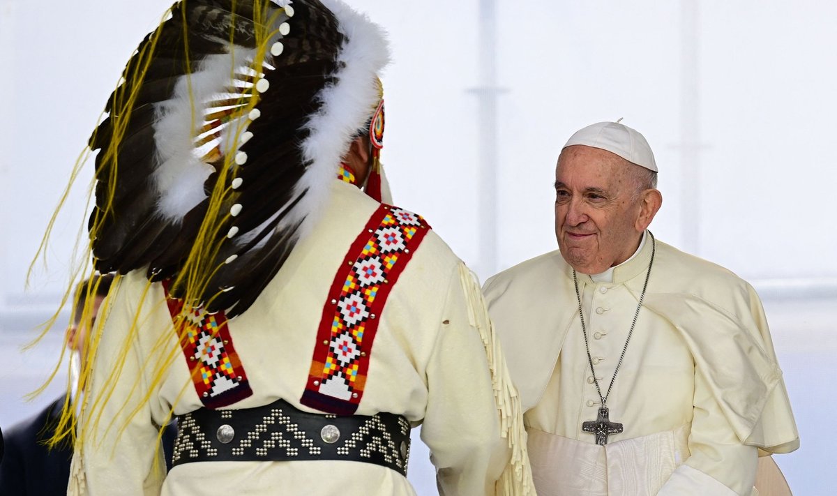 Paavst kohtus Kanadas põlisrahvaste esindajatega ja palus andestust.