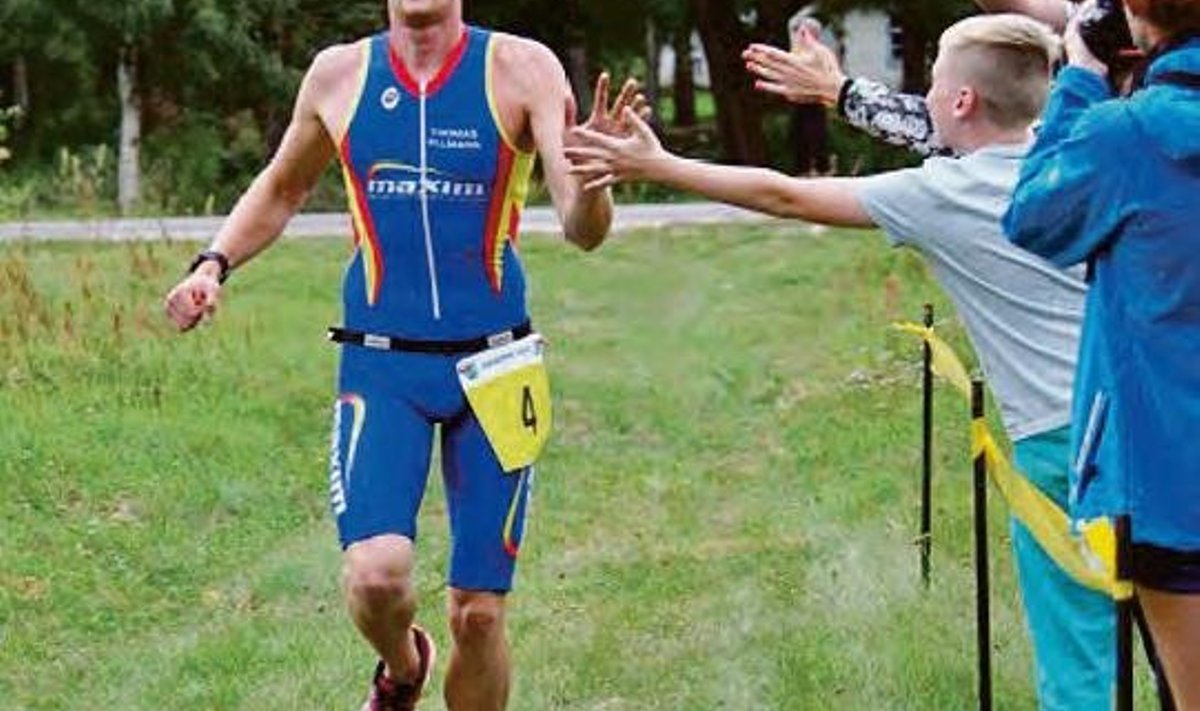 TEEL VÕIDULE: Finišeerib Tõrise triatloni 2013 absoluutne võitja Toomas Ellmann (klubi TriSmile, Tallinn).