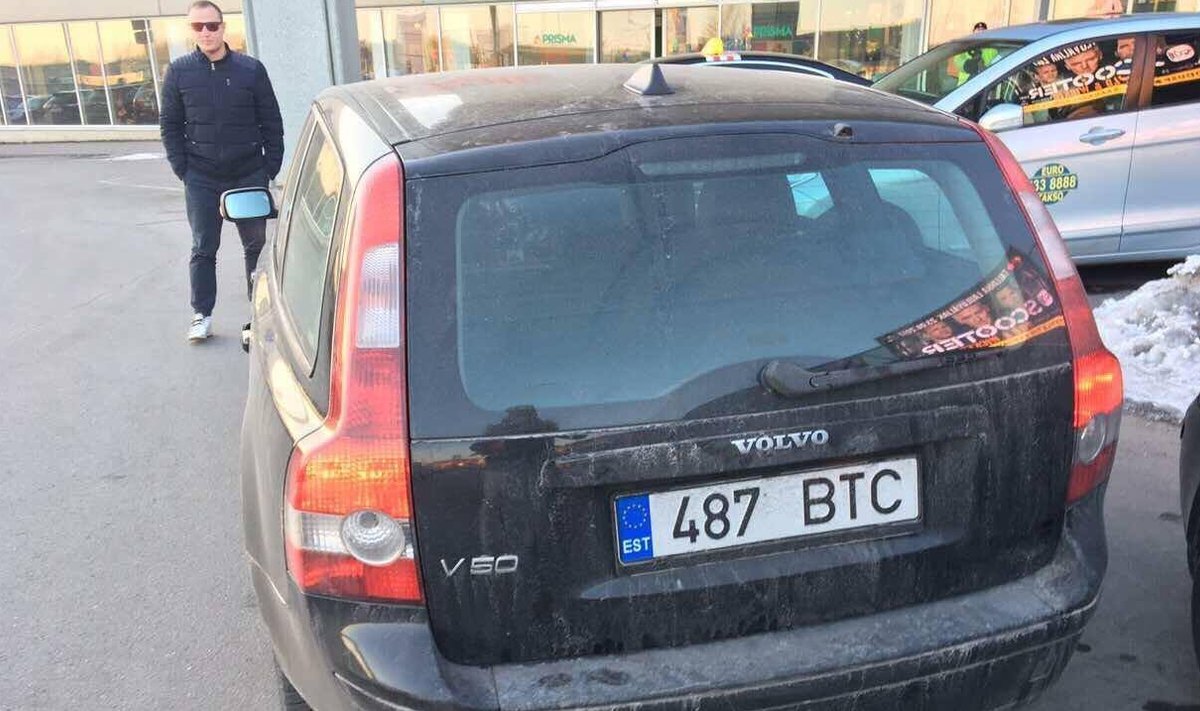 Pildil on varastatud auto koos selle väidetavalt rentinud mehega.