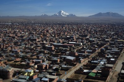 VAENE JA ÜHETAOLINE: Kiiresti laienenud El Alto pole kellegi unistuste elukoht.