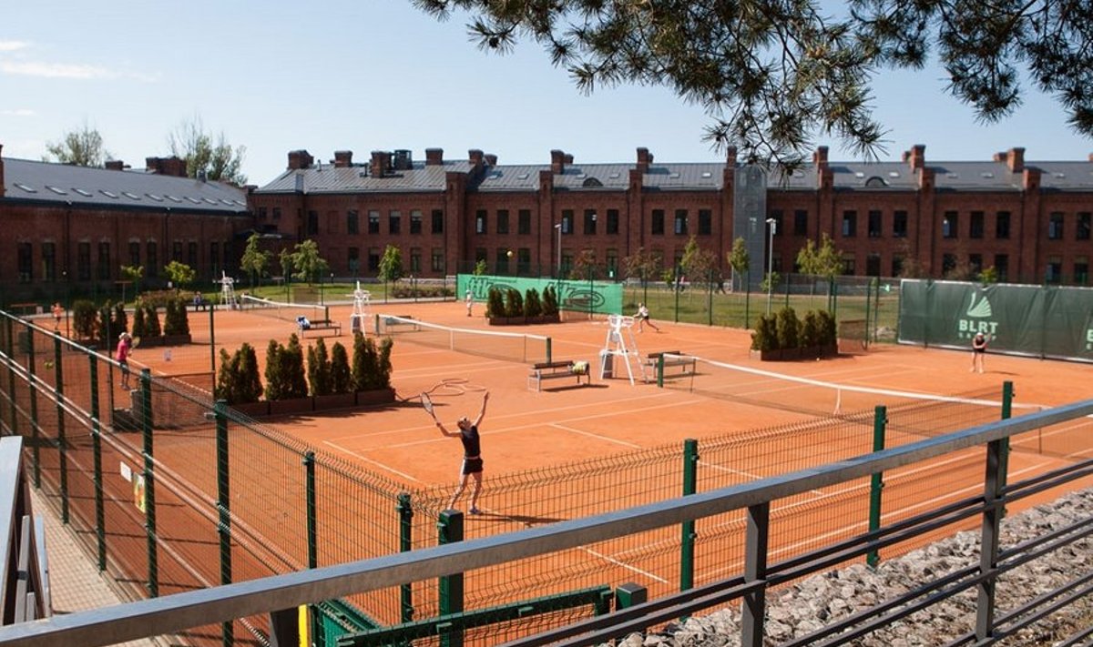 Urmas Sõõrumaa saab oma kallite tenniseväljakute tarvis linnalt abi.