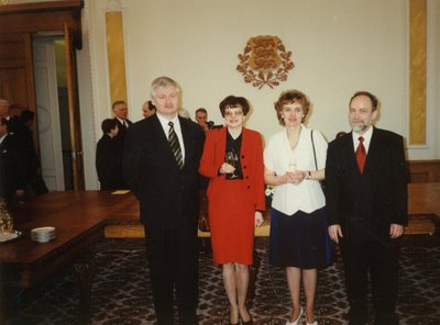 EV teaduspreemiaga äramärkimine: Jaanus Paal, Silvia Pihu, Malle Leht ja Tõnu Möls. 1999. aasta