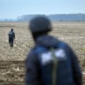 Alatu võte: venelased panevad käsigranaate maamiinide alla — kui pahaaimamatu demineerija tõstab miini, toimub surmav plahvatus