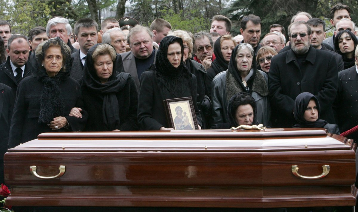 KALLID MATUSED: Vene inimesed peavad matuste puhul pistma rinda priske inflatsiooniga. 