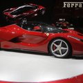 FOTOD: Räikkönen ja Alonso saavad MM-tiitli puhul Ferrarilt kingituseks supermasina