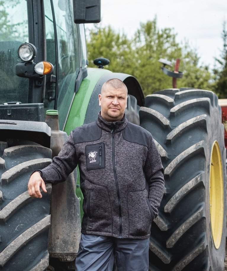 Kolme lapse isa, asendustaluniku tööd tegeva Kalmer Galka jaoks on Eestis töötamise suur eelis see, et saab paari tunniga oma pere juurde koju sõita.