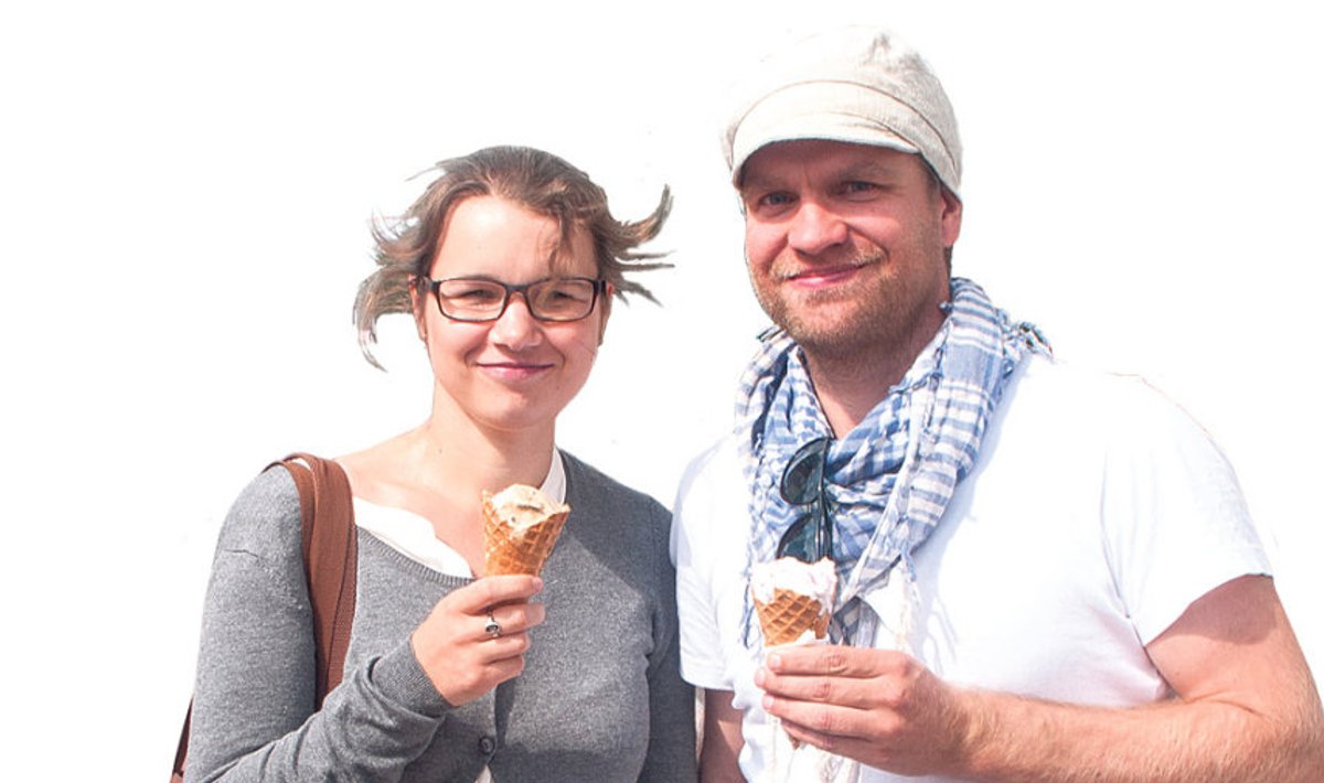 Tartlased Kristina Sohar ja Jaan Pärn eelistavad jäätiste puhul rammusat plombiiri.