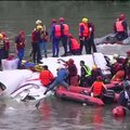 Taiwani lennuõnnetusest on eluga pääsenud 16 inimest, hukkunuid on kardetavasti kümneid