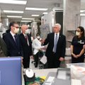 USA asepresident Mike Pence oli kliinikut külastades ainsana kaitsemaskita