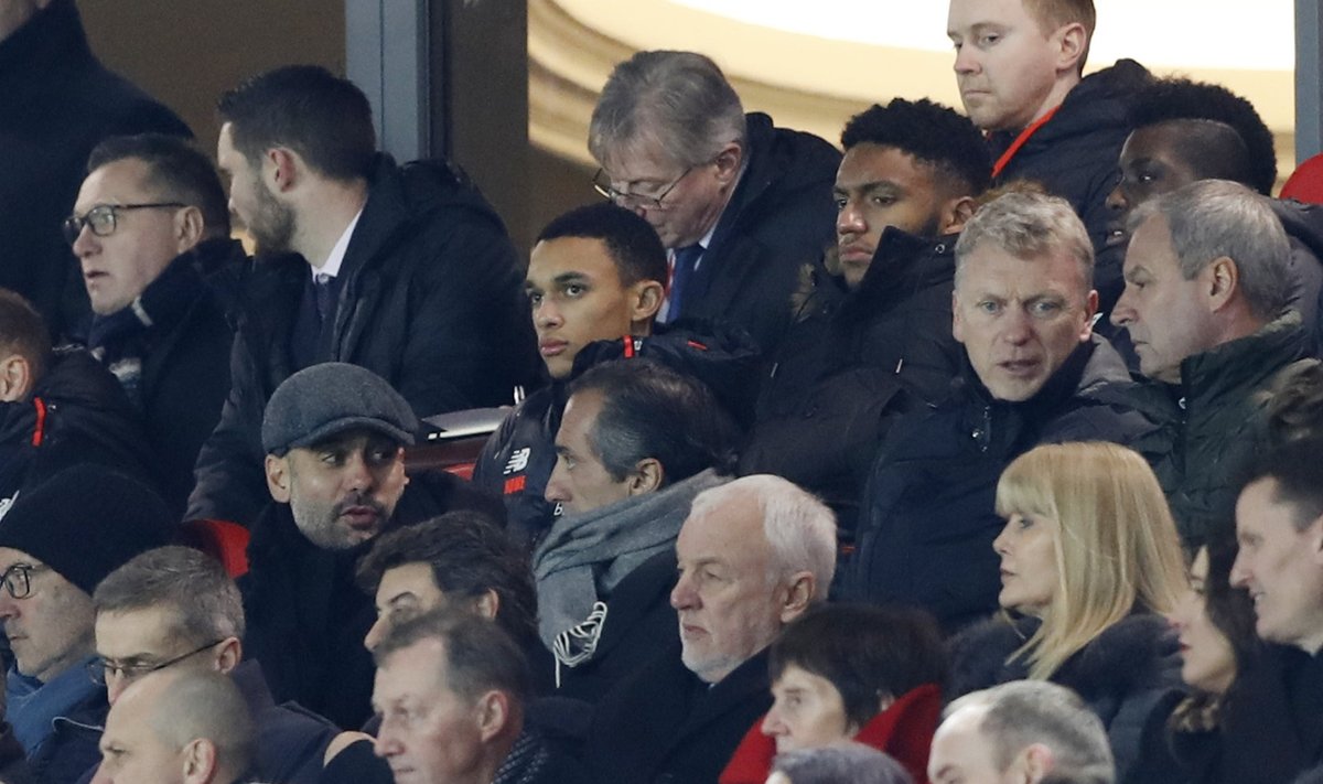 Manchester City manager Pep Guardiola and Sunderland manager David Moyes in the stands
