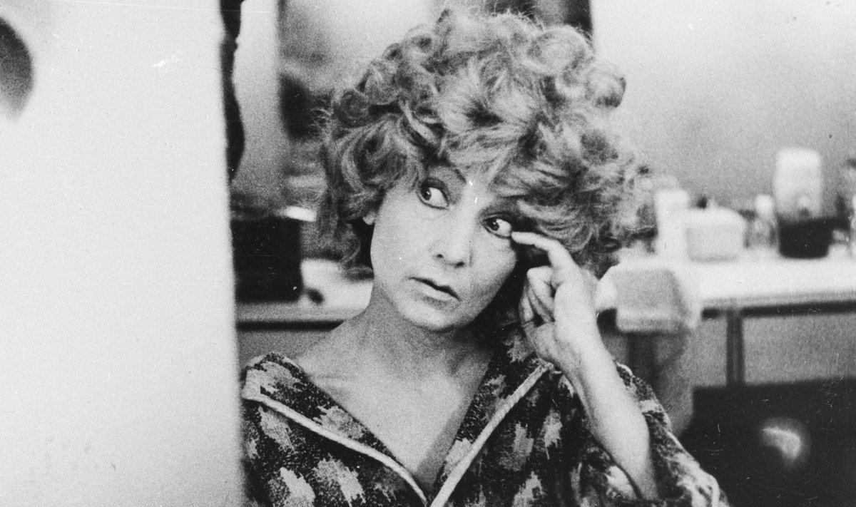 Ita Ever 1985. aastal Draamateatri garderoobis. Sellel laval on ta seitsmekümne aasta jooksul mänginud enam kui 120 rolli.