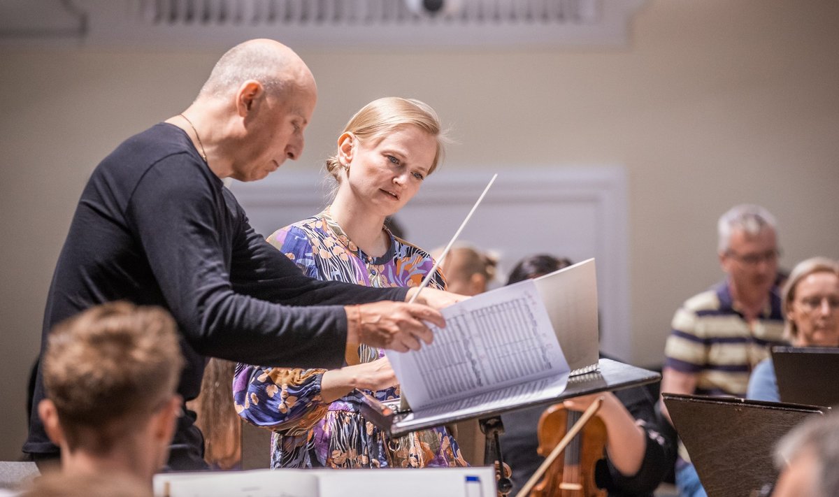 Paavo Järvi ja Triin Ruubel Estonia kontserdisaalis proovis.