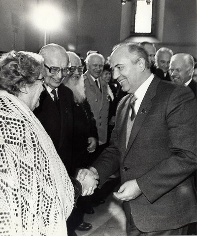 Oleme kokku leppinud? Vana kommunist Alma Vaarman veenis peasekretär Gorbatšovi, et Eestis viibides noortekongressile minemata jätmine ei lähe kohe mitte.