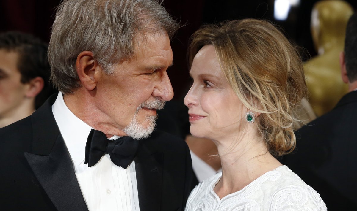 Harrison Fordi ja Calista Flockharti vanusevahe on 22 aastat