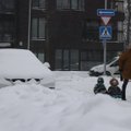 ФОТО | Снежные сугробы на улицах Таллинна создают проблемы как для пешеходов, так и для водителей
