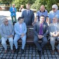 ФОТО DELFI: В Таллинне на горке Харью установили скамью мэров