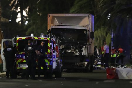Tragöödia Nizzas: veok sõitis otse pidutsevasse rahvahulka