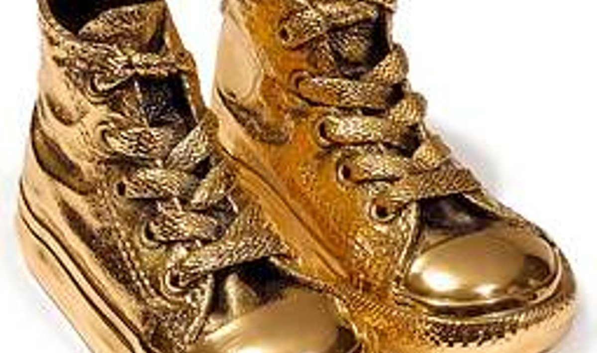 ANDEKA KINGSEPA SURM: Nende puhtast kullast kingakeste pärast sooritati kahe aasta eest Mornas ränk kuritegu.