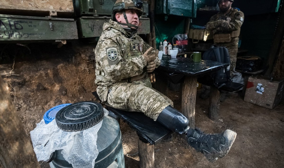 Украинский военнослужащий по имени Артем вернулся на фронт после протезирования. Близ города Бахмут