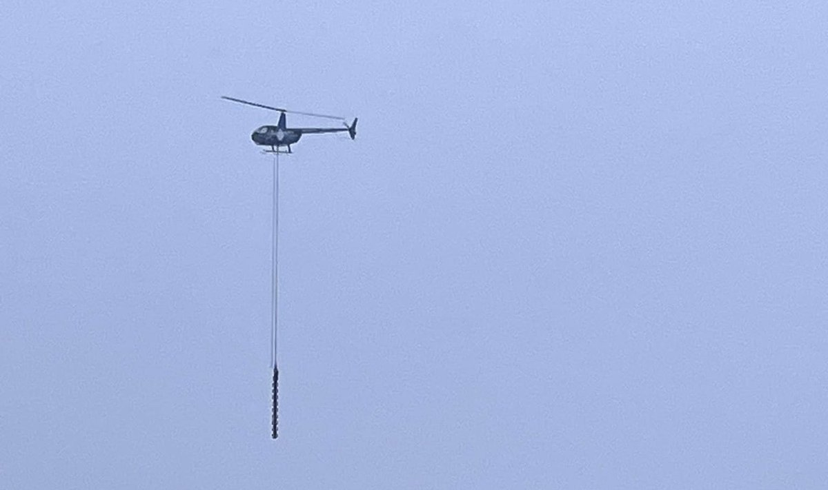 Вертолет в поселке Колга-Аабла