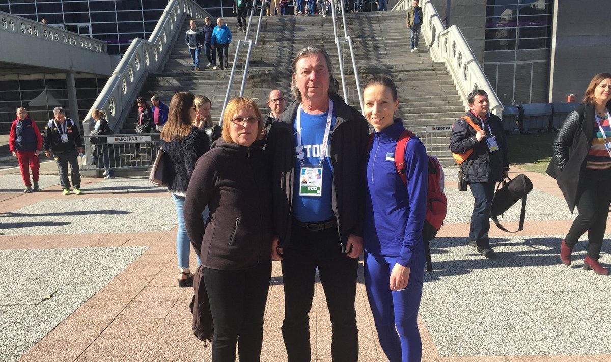 Maie,&nbsp;Jaak ja Merilyn Uudmäe pärast eilset debüüti Belgradi EM-i võistlushalli ees