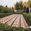 FOTOD | Raadi sõjahauast leitud inimeste säilmed maeti Tartu Rahumäe kalmistule